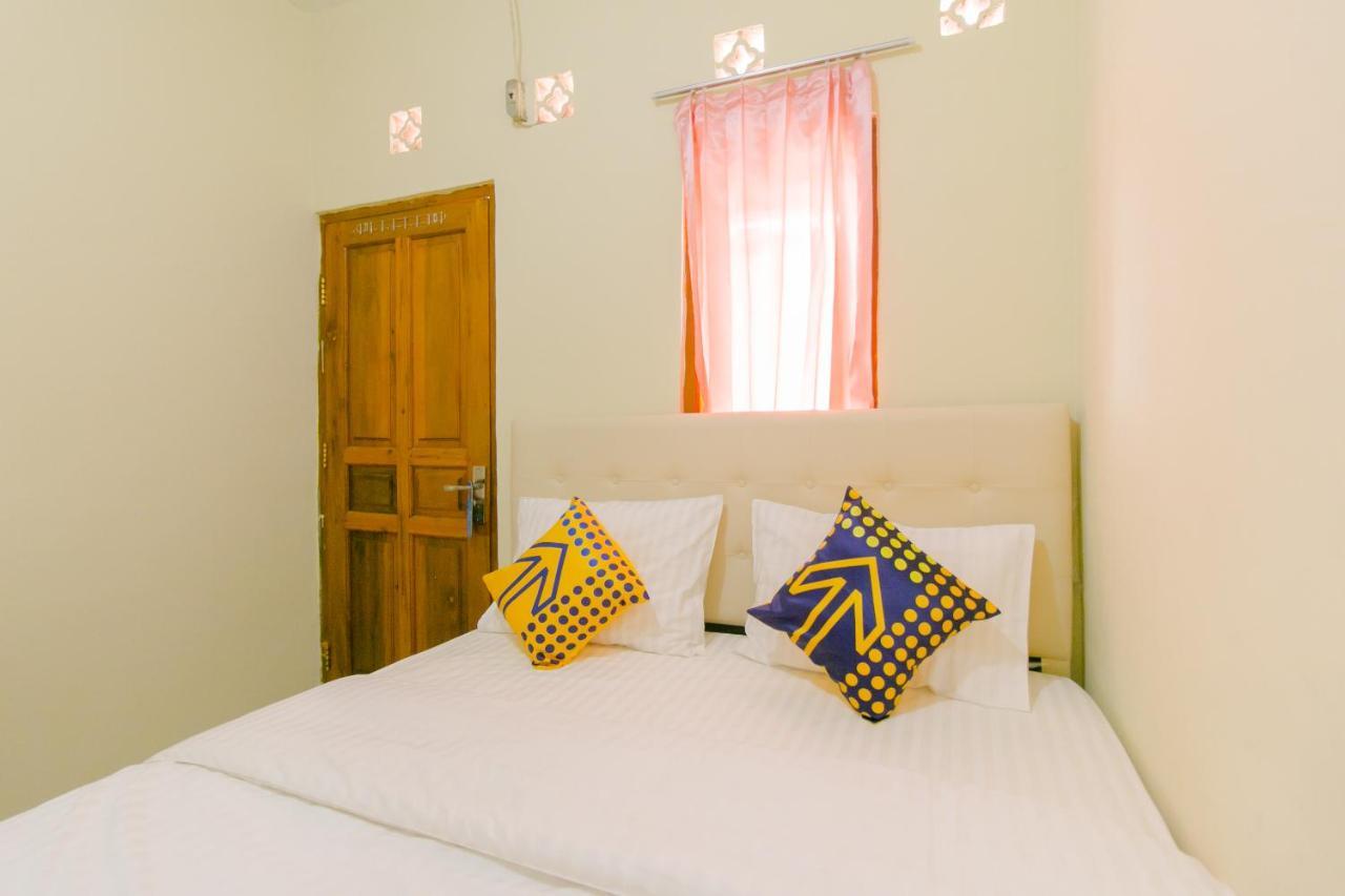 Ayu Homestay Syariah Sukabumi Extérieur photo