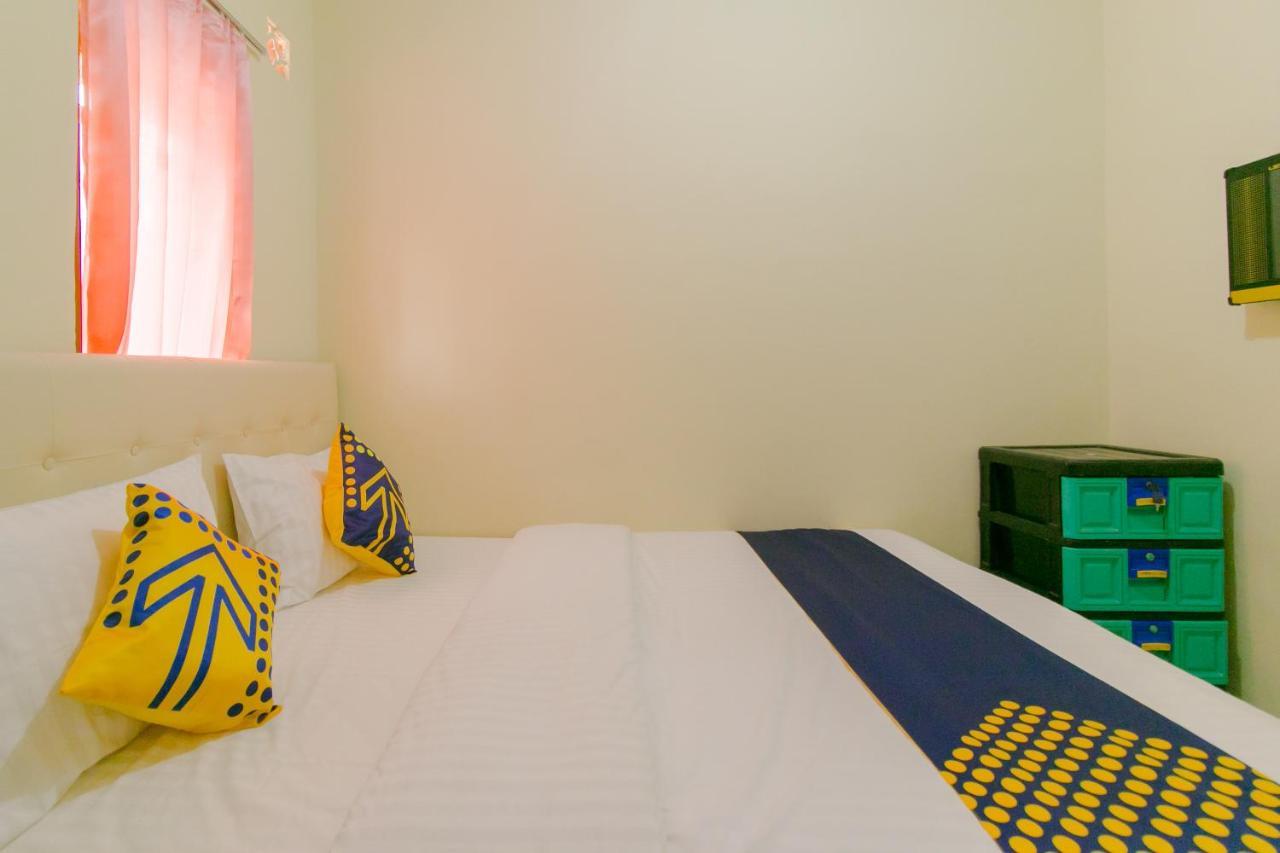 Ayu Homestay Syariah Sukabumi Extérieur photo